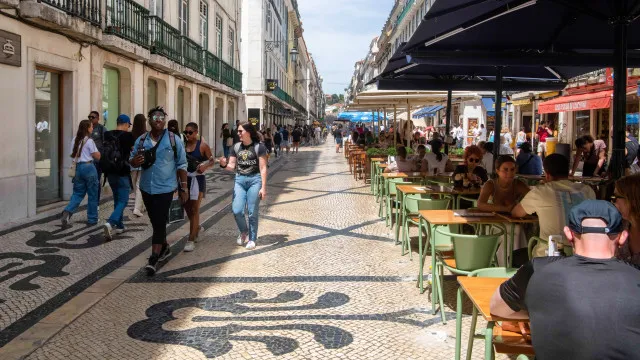 
                    Tiroteio que feriu turista: Três suspeitos vão a primeiro interrogatório
                