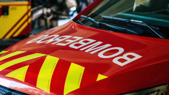 
                    Três feridos e 50 pessoas retiradas devido a incêndio em Espanha
                