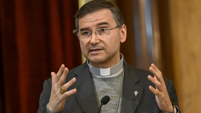 
                    Américo Aguiar expressa solidariedade com Papa após anúncio de cirurgia
                
