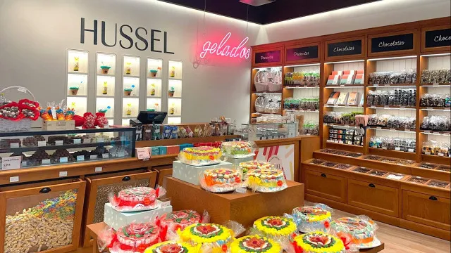 Hussel fecha lojas e sai do país após subida de rendas e preço do cacau