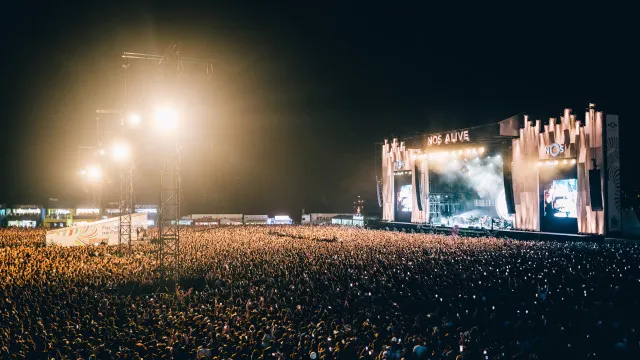 
                    NOS Alive já arrancou e anima por 3 dias: Tudo o que precisa de saber
                