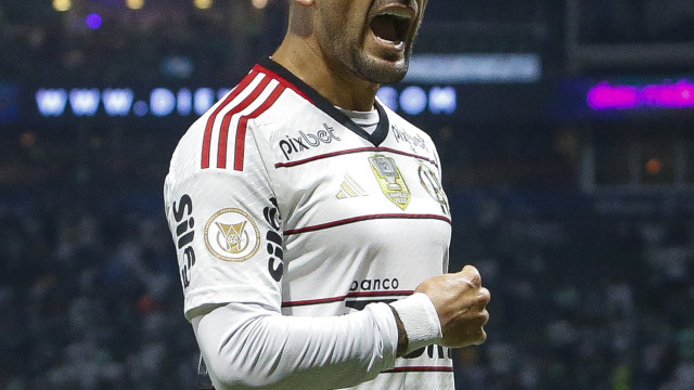 Goleiro faz de pênalti, Grêmio arranca empate e frustra festa do Flamengo