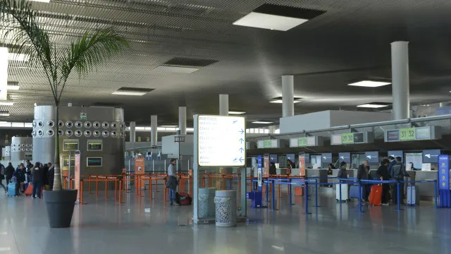 Etna fecha aeroporto de CatÃ¢nia pelo menos atÃ© quinta-feira