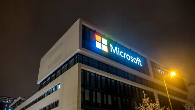 Microsoft está a investigar problema que afeta Outlook e Teams