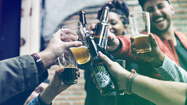 Ferramenta que monitora consumo de álcool em SP mostra que 25% têm risco alto ou muito alto de dependência