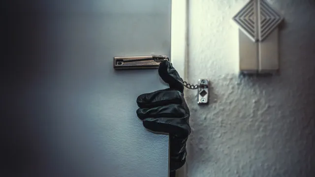 Meio milhÃ£o de euros roubados de casa em Lisboa. Suspeitos em fuga