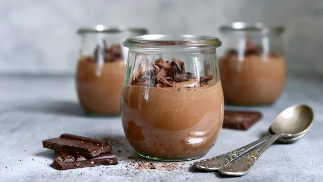 Mousse de chocolate com uma fruta misteriosa (e sÃ³ com 2 passos)