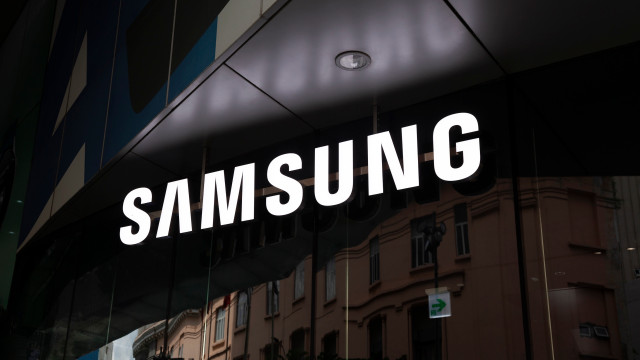 Samsung deve anunciar esta semana o seu primeiro dobrável triplo