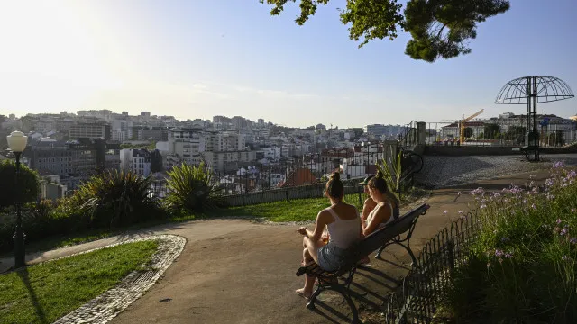 
                    Calor é 'sol de pouca dura'? Temperatura deverá descer no domingo
                