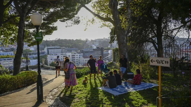 
                    Onda de calor? Eis onde se pode 'refugiar' em Lisboa
                