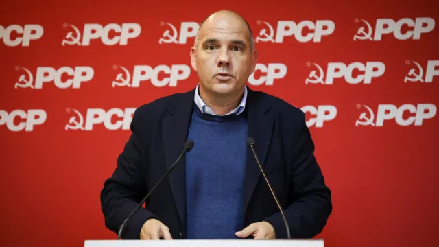 
                    PCP diz que vitória de Magyar representa continuidade da política de Órban
                