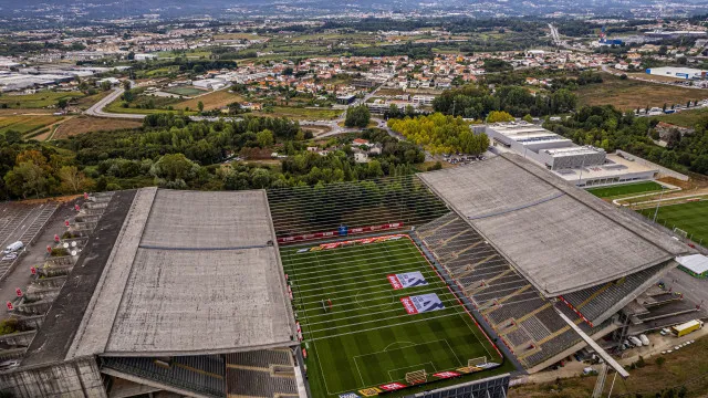
                    Sporting Braga vai colocar relvado híbrido no Estádio Municipal de Braga
                