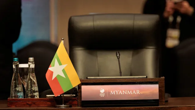 Líder golpista do Myanmar procura reconhecimento com visita à Índia