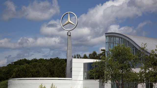 Lucro da Mercedes-Benz cai 20% para 5.990 milhões no 1.º semestre fiscal