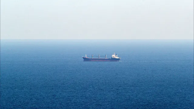 RÃºssia ataca trÃªs navios mercantes no porto ucraniano de Mikolayiv