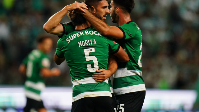 Sporting acorda cedo, cedo resolve e assiste ao Clássico de 'cadeirão'
