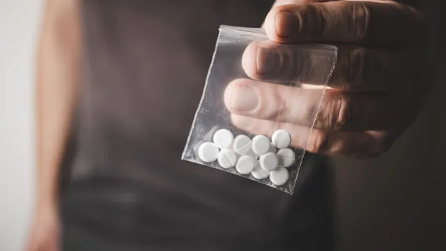 
                    Novas drogas psicoativas detetadas ao ritmo de uma por semana na Europa
                