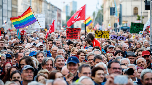 Milhares de pessoas no centro de Munique contra extrema-direita