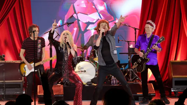 
                    Português Bráulio Amado coassina direção de arte de novo álbum dos Rolling Stones
                