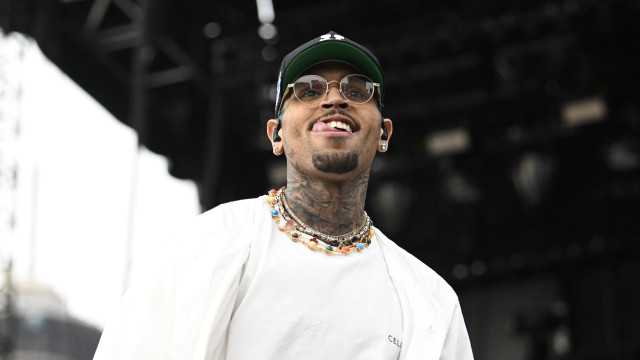 Chris Brown já saiu da prisão (mas teve de pagar fiança milionária) 