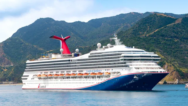 
                    Mulher consome 14 bebidas alcoólicas num cruzeiro, cai... e é indemnizada
                