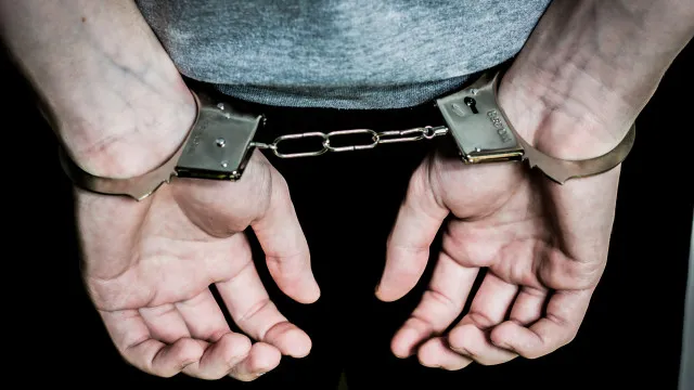 
                    Detido em Alenquer por alegado abuso sexual da filha. Mãe 