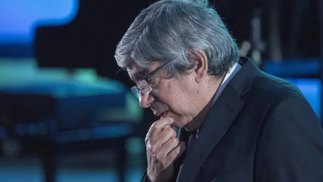 Ferro Rodrigues pede ao PS para não viabilizar OE para 2027