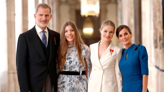 Realeza espanhola deseja as boas festas com nova foto de família