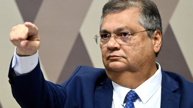 Dino sinaliza que bancos estão proibidos de aplicar sanção a Moraes e que punirá quem desobedecer