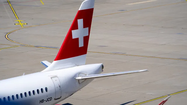 
                    Seis feridos após motor de avião da Swiss pegar fogo em Nova Deli
                