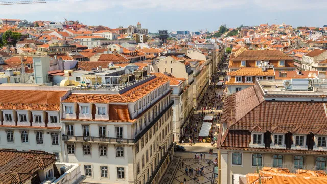
                    Turista baleada na Baixa de Lisboa já teve alta e regressou à Suécia
                