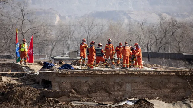 
                    Sismo de magnitude 5,2 no sul da China faz dois mortos e um ferido
                