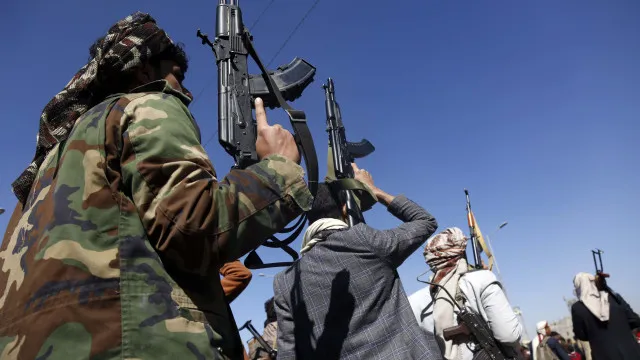Forças sauditas destruíram dois mísseis houthis em direção a Riade