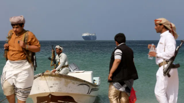 
                    Huthis afirmam que 8 petroleiros sauditas foram forçados a desviar rota
                