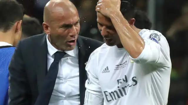 Jogaram num clube e voltaram... para treiná-lo. Zidane é só um deles