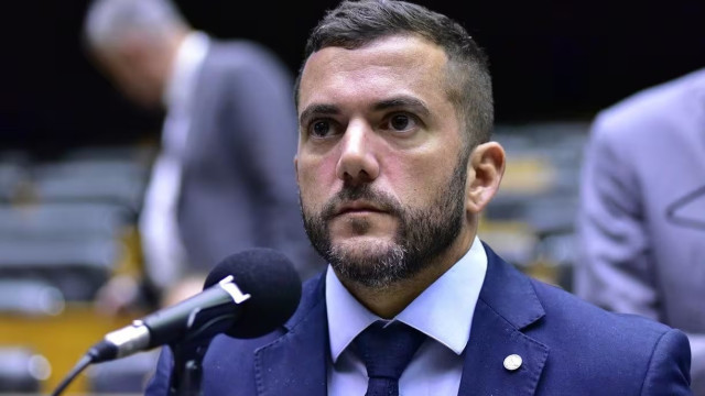 PF faz buscas contra Sóstenes e Jordy, deputados do PL