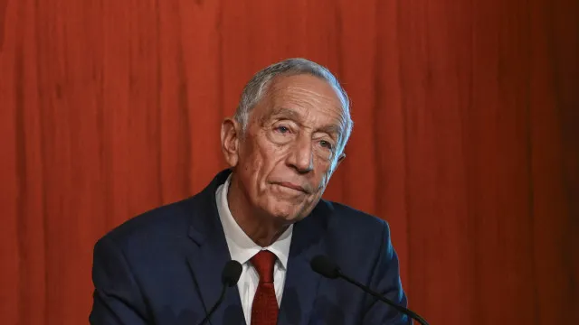 
                    IA? Marcelo avisa que não se pode continuar 