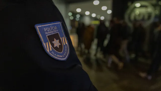 
                    Homem morto a tiro no Barreiro. Vivia na Alemanha e estava de férias
                