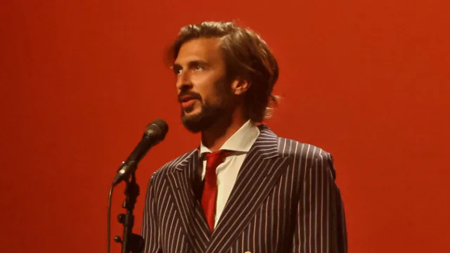 
                    Bruno Nogueira volta a fazer direto no Instagram... em homenagem a Palma
                