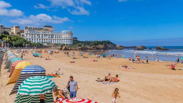 Um morto e um desaparecido em derrocada de penhasco no mar em Biarritz