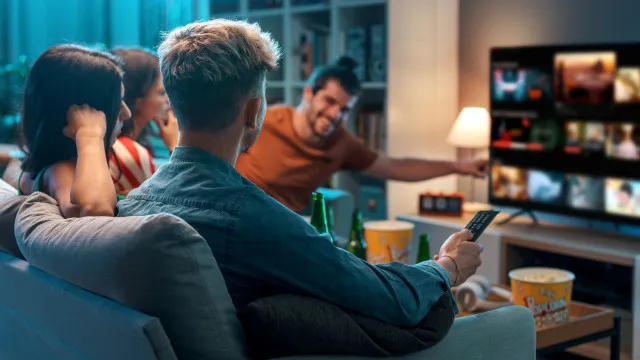 O jogo acabou? Eis 10 séries que podem manter a TV ligada neste Mundial