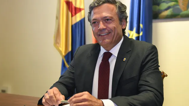 
                    Relação diz que existem 