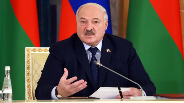 
                    Lukashenko garante que Putin não quer envolver Bielorrússia na guerra
                