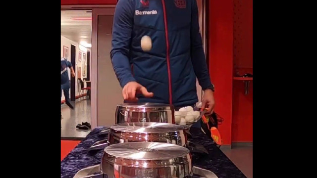 Três tachos, uma tigela e uma bola. Xabi Alonso desafiado no Leverkusen