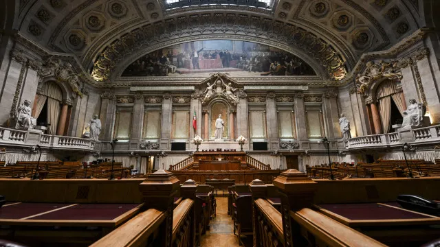 
                    Lei da nacionalidade: PS apresenta propostas de alteração
                