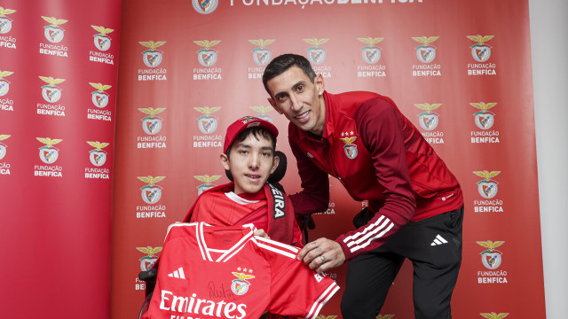 De Rui Costa a Di María. Benfica cumpre sonho de jovem paraplégico