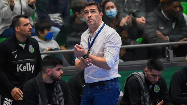 
                    Treinador de andebol do Sporting quebra silêncio após mulher sofrer AVC
                