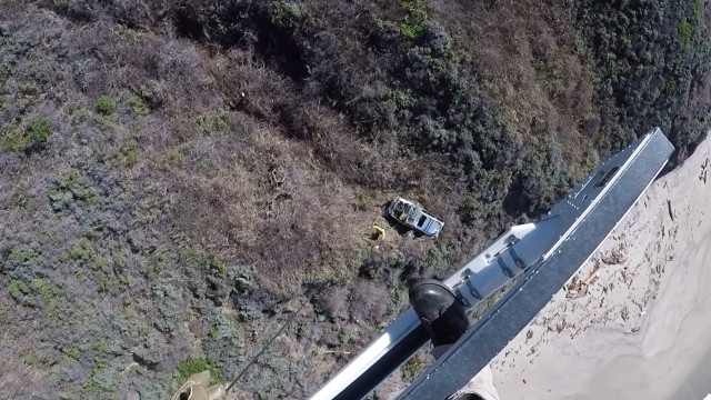 Homem resgatado 2 dias após cair de penhasco na Califórnia. Veja o vídeo