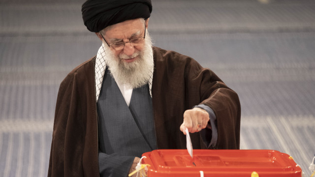Líder supremo do Irão apela ao voto para "dececionar inimigos" do país