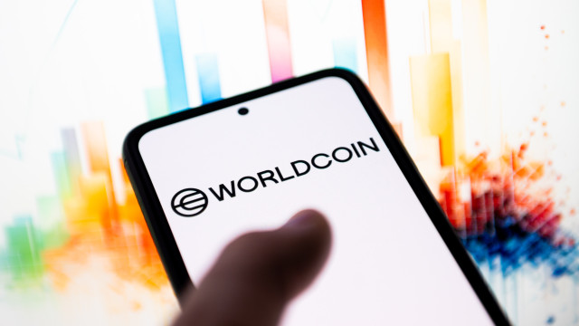 Worldcoin compromete-se a verificar idade presencialmente (e há mais)